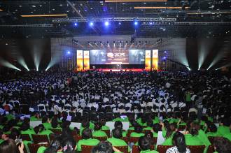 馮小剛導演期望有機會將寶健創業就業的故事搬上大熒幕